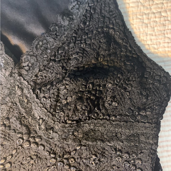 Black Lace V-Neck Tank - Picture 4 of 4